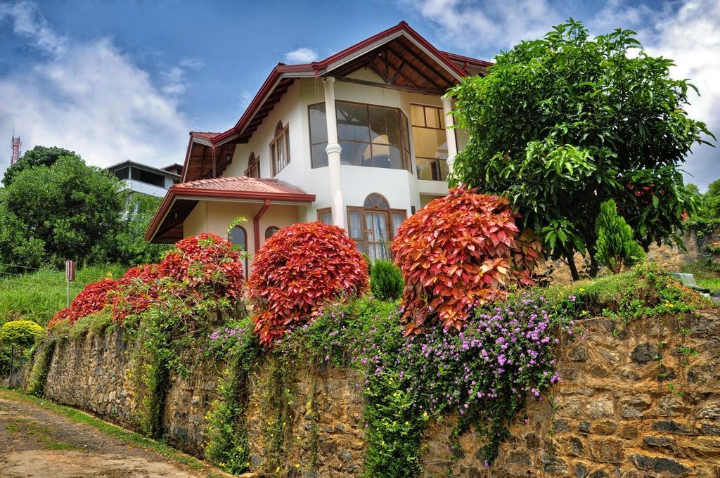 Kanda Holiday Bungalow Канди Екстериор снимка