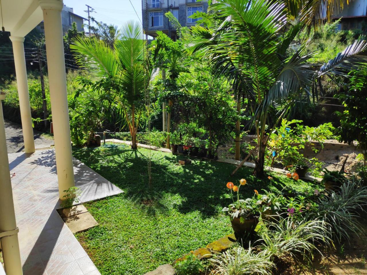 Kanda Holiday Bungalow Канди Екстериор снимка