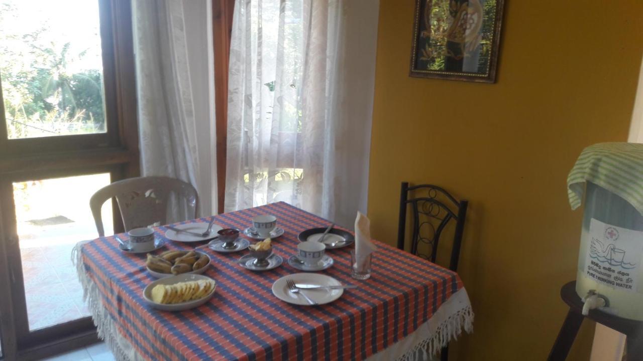 Kanda Holiday Bungalow Канди Екстериор снимка
