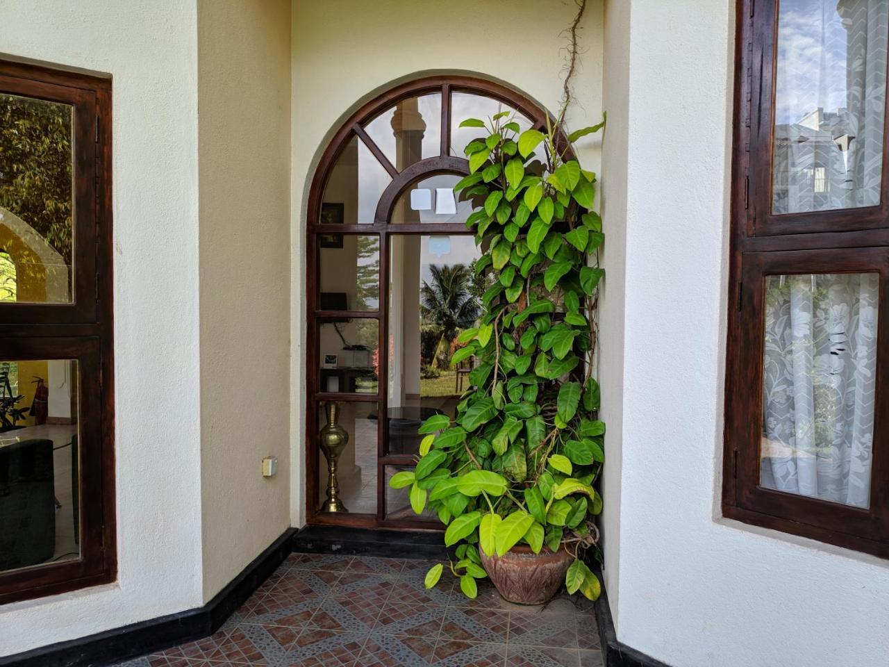 Kanda Holiday Bungalow Канди Екстериор снимка
