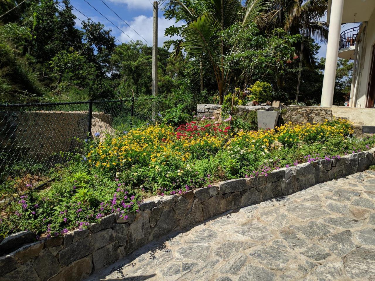 Kanda Holiday Bungalow Канди Екстериор снимка